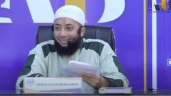 3 Pertanyaan Kocak Jamaah yang Bikin Ustaz Khalid Basalamah Tertawa