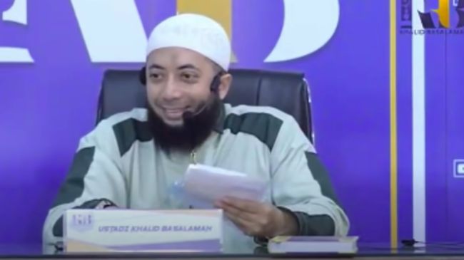 Amazing Ustaz Khalid Basalamah Calls Puppet Haram