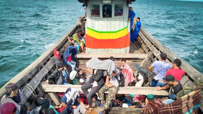 TNI Angkatan Laut menggagalkan penyelundupan sembilan tenaga kerja Indonesia ke Malaysia melalui jalur laut pada Sabtu (6/8) dini hari.