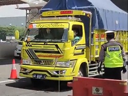 Cegah Pemudik Bandel, Pemeriksaan Truk di Tol Cikarang Barat Diperketat