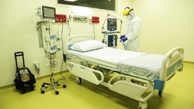 CT Corp Serahkan Alat Medis ICU dan HCU untuk Corona di RSCM