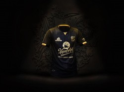 Jersey Ketiga Persebaya yang Elegan dengan Aksen Emas