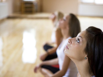 5 Gerakan Yoga Wajah yang Bisa Hilangkan Double Chin