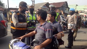 Polisi di Bogor Tegur Pelanggar PSBB dengan Ayat Al Quran