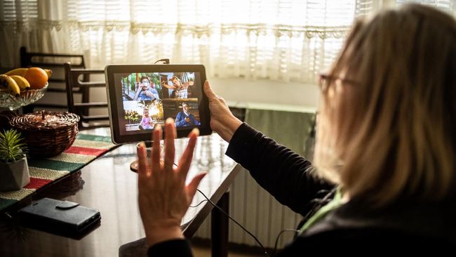 Teka-teki Lambaian Tangan Kala Menutup Video Call