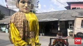 Pengamen Ondel-ondel yang Lebih Takut Lapar Ketimbang Corona
