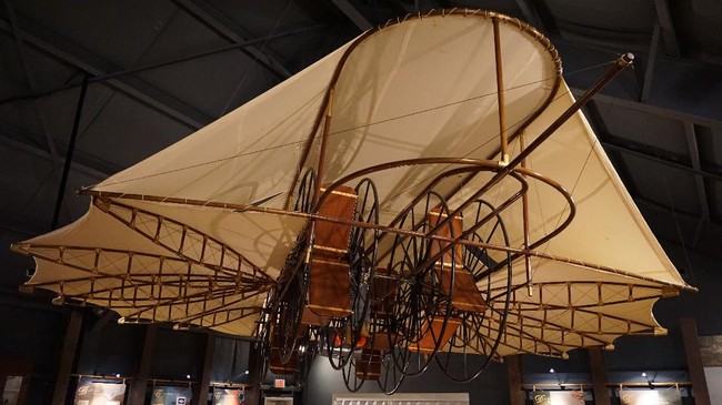 Ezekiel Airship. Michael Barera via Wikimedia Commons (CC-BY-SA-3.0)