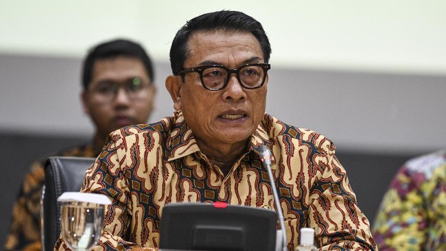 Kepala Staf Kepresidenan Moeldoko menyebut prajurit TNI AU yang menginjak kepala warga di Papua akan menjalani proses hukum secara transparan.
