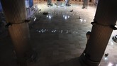 Ramadan Di Masjid Istiqlal Yang Sunyi Kala Pandemi Foto kolase suasana shalat berjamaah di Masjid Istiqlal sebelum adanya wabah COVID-19 (kiri) dan Suasana sepi di Masjid Istiqlal Jakarta, Kamis (23/4/2020). Selama masa Pembatasan Sosial Berskala Besar (PSBB) Masjid Istiqlal ditutup untuk umum sehingga tidak menggelar Shalat Tarawih dan aktivitas lainnya pada bulan Ramadhan 1441 Hijriah. ANTARA FOTO/Hafidz Mubarak A/aww.