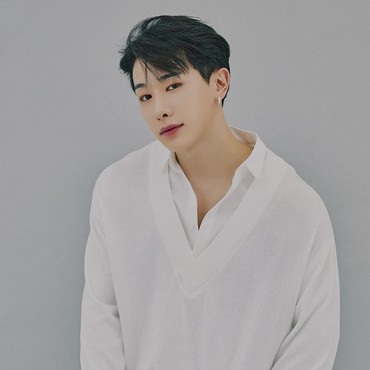Penampilan Terkini Wonho Eks Monsta X Usai Gabung di Agensi Baru