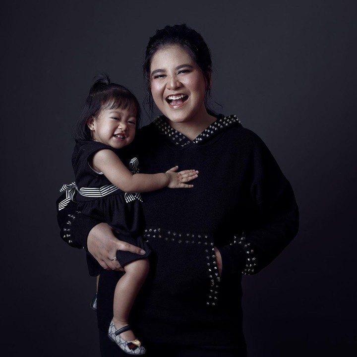 <p>Setuju ya, Bun? Kahiyang dan Sedah Mirah mirip banget. (Foto: Instagram @ayanggkahiyang)</p>
