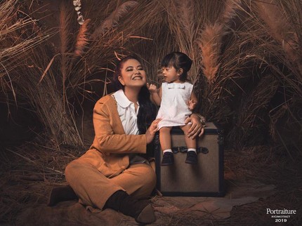 Jarang Terekpose, Intip 7 Potret Menggemaskan Kahiyang Ayu & Sedah Mirah