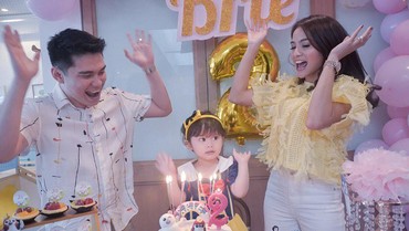 img-title Lebaran di Australia, Acha Septriasa Ajak Anak dan Suami Buat Nastar