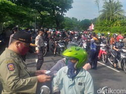 PSBB Surabaya Hari ke-3, Puluhan Kendaraan Putar Balik di Check Point Bundaran Waru
