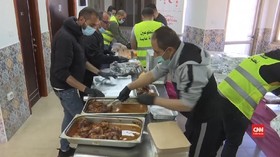 VIDEO: Antar Makanan Buka Puasa untuk Warga Palestina