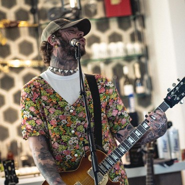 Konser Bawakan Lagu Nirvana, Post Malone Kumpulkan Donasi Rp12 Miliar