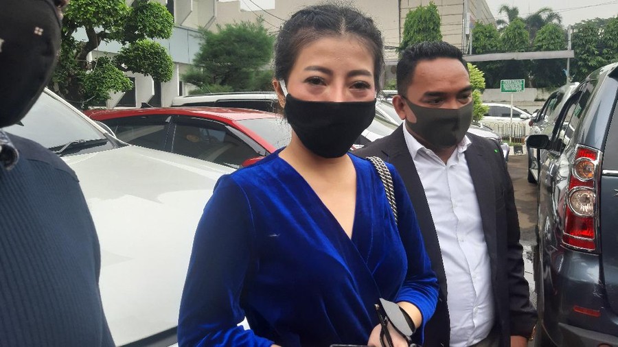 Istri Okan Cornelius