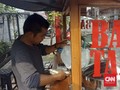 Duka Tukang Siomay Bandung, Tak Bisa Mudik, Bansos Tak Dapat