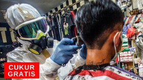 VIDEO: Cukur Rambut Gratis Untuk Tim medis