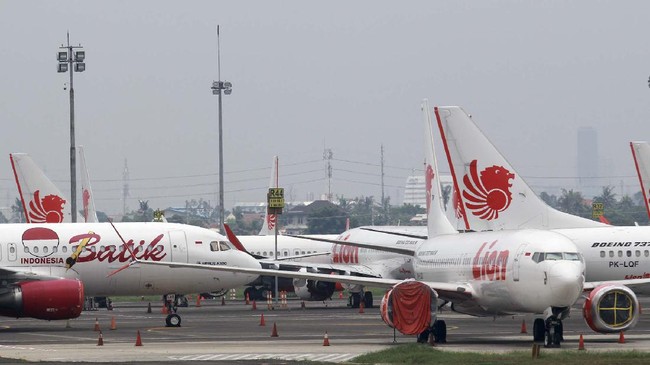 Lion Air Group menjelaskan penyebab maskapainya dengan rute Makassar ke Kendari (JT-992) gagal mendarat karena cuaca yang tak mendukung.
