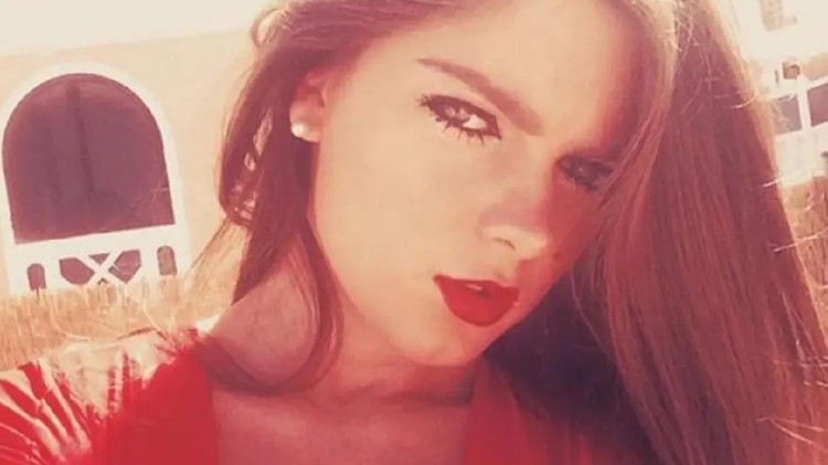 Wanita cantik Emma Hulse