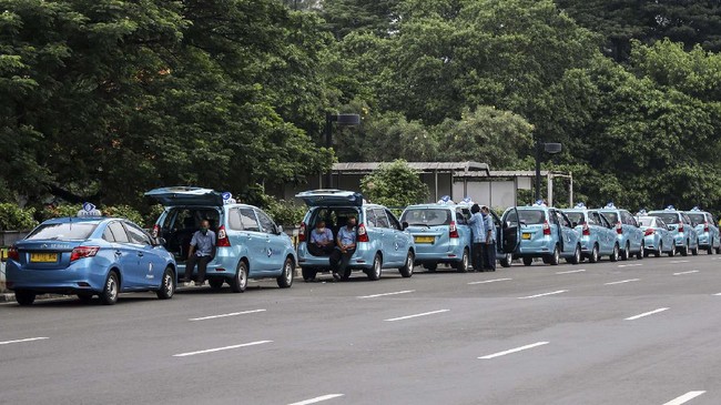 PT Blue Bird Tbk akan menyesuaikan tarif argo seiring dengan kenaikan harga bahan bakar minyak (BBM) pertalite, solar dan pertamax.