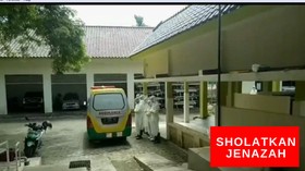 VIDEO: Petugas Sholati Jenazah dari Luar Ambulans