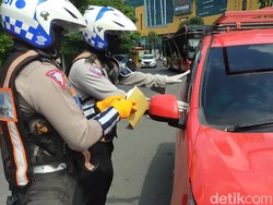 Dikeluhkan, Pemkot Akan Evaluasi PSBB Surabaya