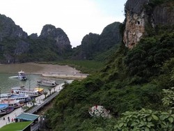 Halong Bay yang Tak Tergerus oleh Peradaban