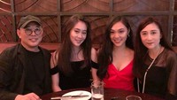 <p>Sama seperti Donnie Yen, Jet Li juga memiliki istri seorang mantan ratu kecantikan lho, yakni Nina Li Chi. Menikah pada 1999, keduanya kini telah memiliki dua anak perempuan yang tak kalah cantik seperti sang ibunda. (Foto: Instagram)</p>