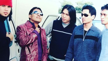 img-title Jenazah Erwin Prasetya Dimakamkan di Surabaya Sore Ini