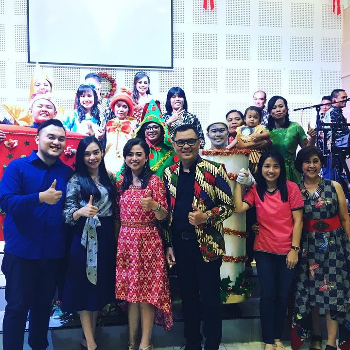 <p>Novia dan Michael dipertemukan oleh musik di gerejanya. Novia sebagai Worship Leader sedangkan Michael sebagai keyboardis. (Foto: Instagram @miknov.id)</p>
