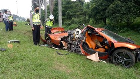 Supercar Mclaren Kecelakaan di Jagorawi, Penumpang Selamat
