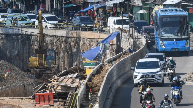 Selama uji coba dua hari, Senin (9/11) hingga Selasa, underpass Senen extension dibuka pagi hari pukul 06.00 sampai 10.00, dan sore pukul 16.00 sampai 18.00.