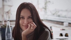 Sophia Latjuba Unggah Foto Telanjang Terbaiknya di Media Sosial