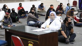 Tak Pakai Masker, Pelanggar di Surabaya Dihukum Kerja Sosial