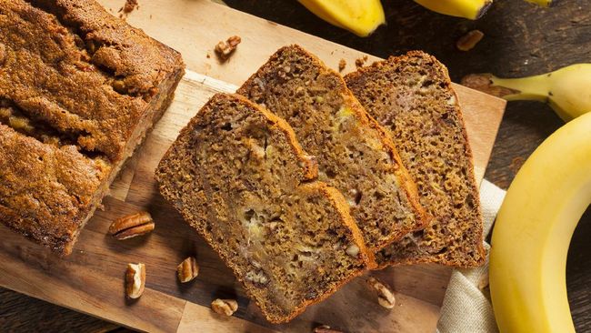 Banana cake bisa menjadi salah satu kudapan untuk menemani sajian Lebaran. Berikut resep praktis banana cake yang bisa Anda coba.