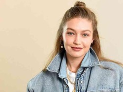 Gigi Hadid Unggah Foto Maternity dengan Gaun Transparan