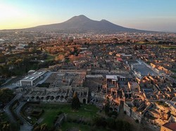Ngaku Dikutuk, Wanita Ini Kembalikan Artefak yang Dicurinya dari Pompeii