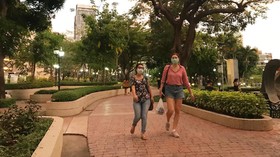 Warga Bangkok Kembali Serbu Tempat Jual Bir dan Salon