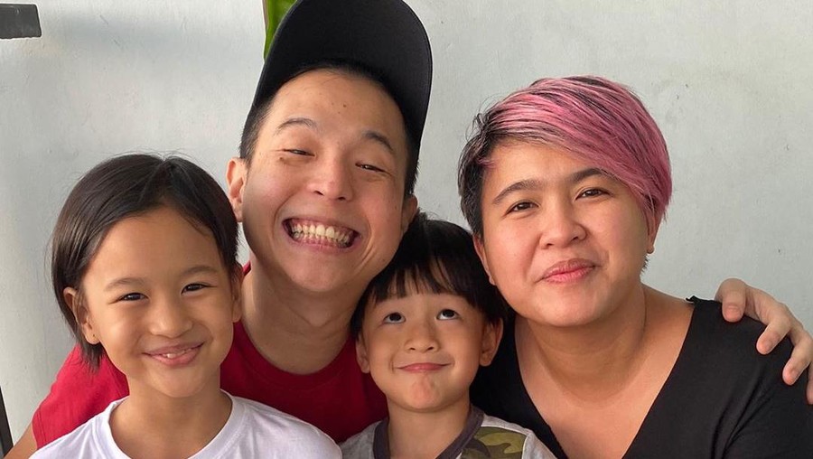 Ernest Prakasa dan keluarga Ernest Prakasa dan keluarga