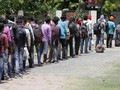 Hindari Lockdown India, 30 Pekerja Migran Tewas Kecelakaan