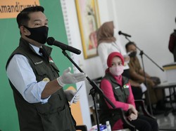 Ridwan Kamil Ungkap Syarat Agar Bisa Kembali Gelar Salat Jumat
