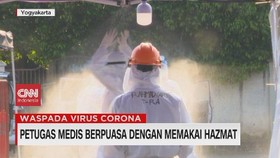 VIDEO: Petugas Medis Berpuasa dengan Memakai Hazmat