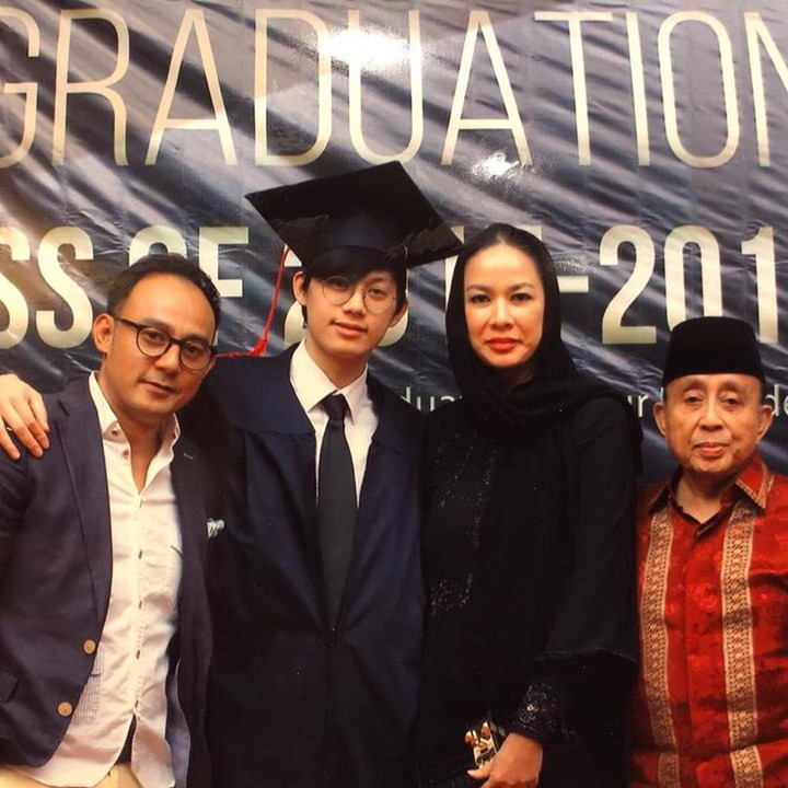 <p>Adiro merupakan lulusan British School Jakarta. Ia lulus dari sekolah itu tahun 2019 lalu. (Foto: Instagram @dipoditiro)</p>