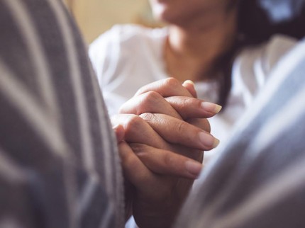 Istri Dokter 'Whistleblower' Corona Melahirkan, Beri Pesan Haru Buat Mendiang Suami