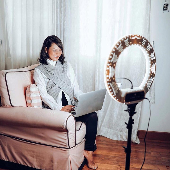 <p>Andien Aisyah tengah mengandung buah hatinya yang kedua. Meski belum diketahui berapa usia kehamilannya, istri Irfan Wahyudi ini terlihat semakin cantik. (Foto: Instagram @andienasiyah)  </p>