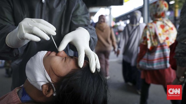PT Indofarma (Persero) Tbk membanderol tes PCR covid-19 di kisaran Rp650 ribu hingga Rp750 ribu atau di bawah harga tertinggi pemerintah, Rp900 ribu.
