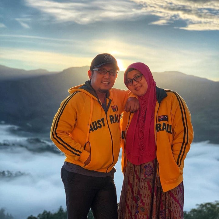 Apoy juga sering menghabiskan waktu bersama sang istri, Bunda. (Foto: Instagram @apoy_wali)