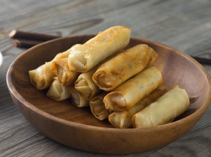 Menu Takjil: Resep Lumpia Bihun Nikmat Dicocol Saus Kacang